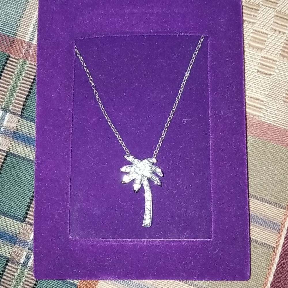 NWT Palm Tree Necklace 16 in